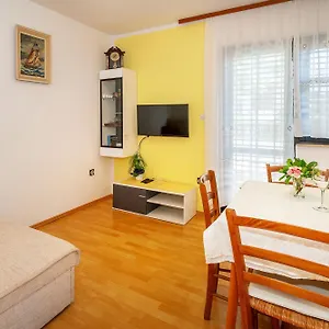  Apartman Sucur With Terrace